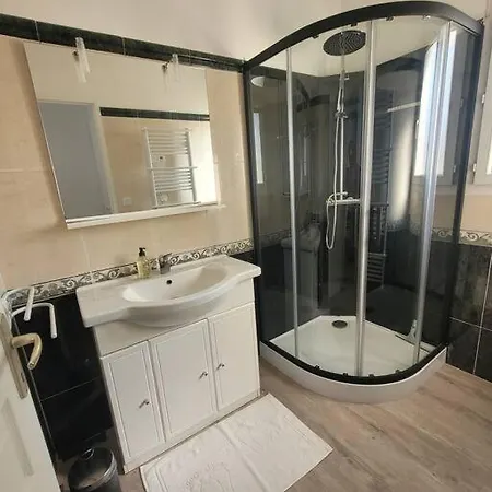 Petit Pavillon Cosy Avec Exterieur Mèze